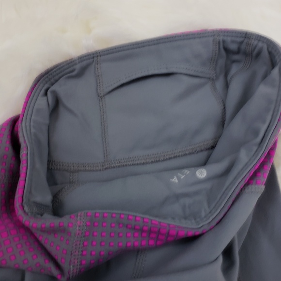 Athleta Grid Geometric Pattern Capris - Picture 6 of 6